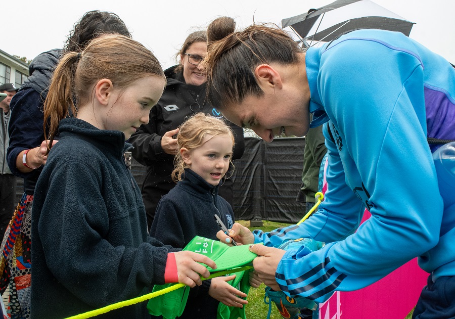 firma de autógrafos de las jugadoras argentinas